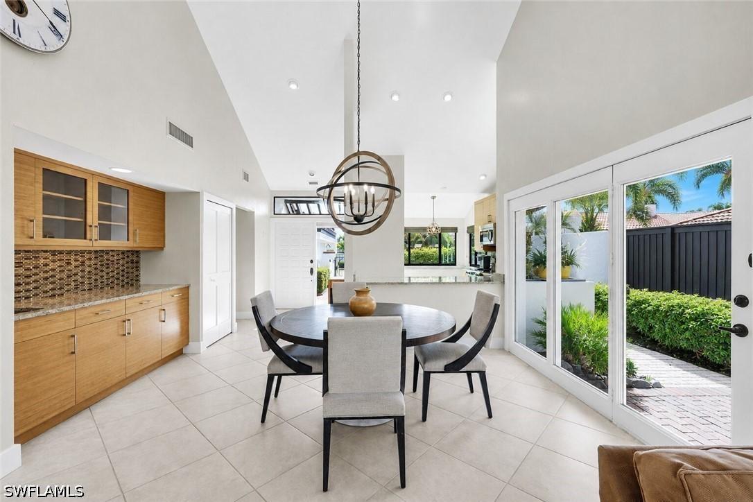 529 Bay Villas Ln. #105, Naples, FL 34108