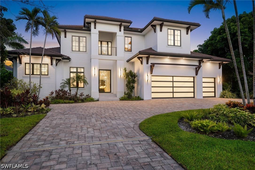 3280 Crayton Rd., Naples, FL 34103