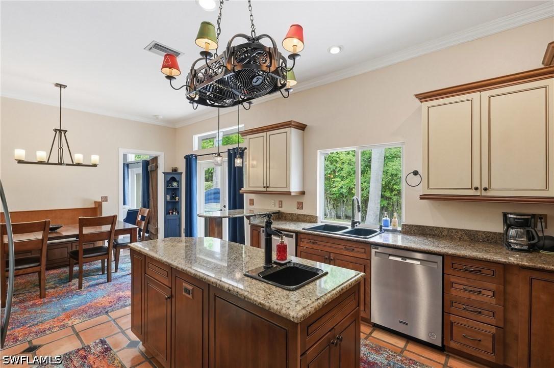 4561 Beechwood Lake Dr., Naples, FL 34112