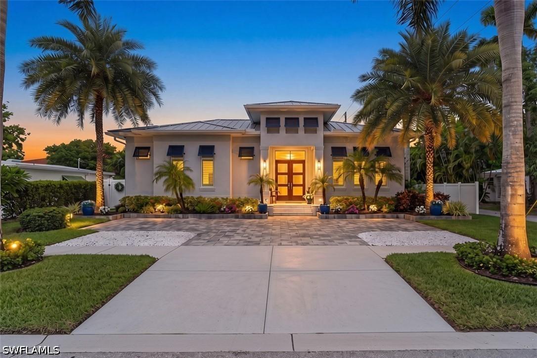 665 10th St., Naples, FL 34102