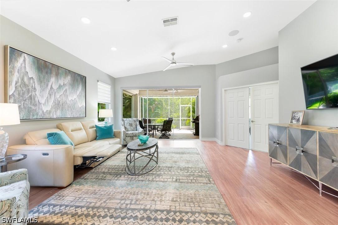 682 Catamaran Ct., Naples, FL 34110