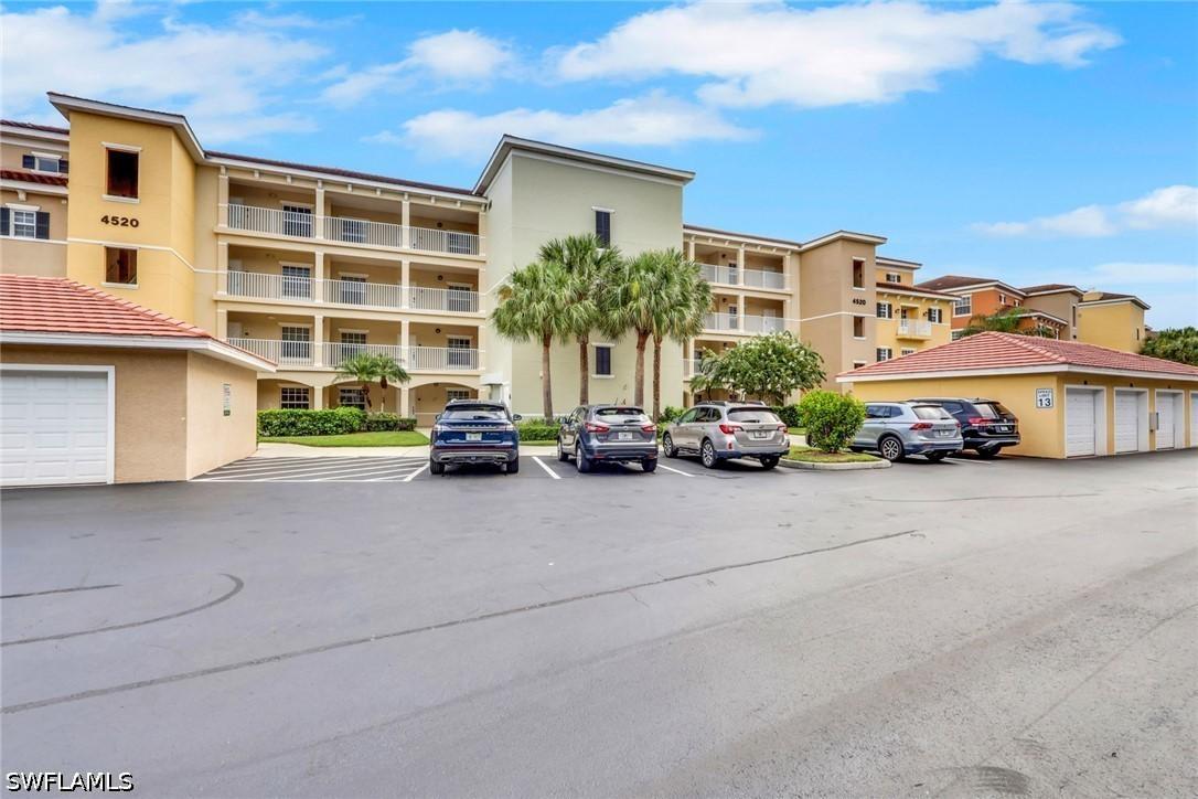 4520 Botanical Place Cir. #204, Naples, FL 34112
