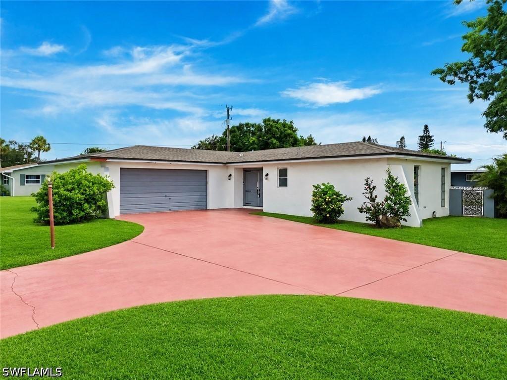 1681 Country Club Pkwy., Lehigh Acres, FL 33936