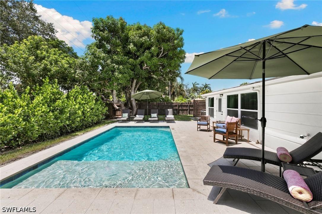 2160 Holiday Ln., Naples, FL 34104