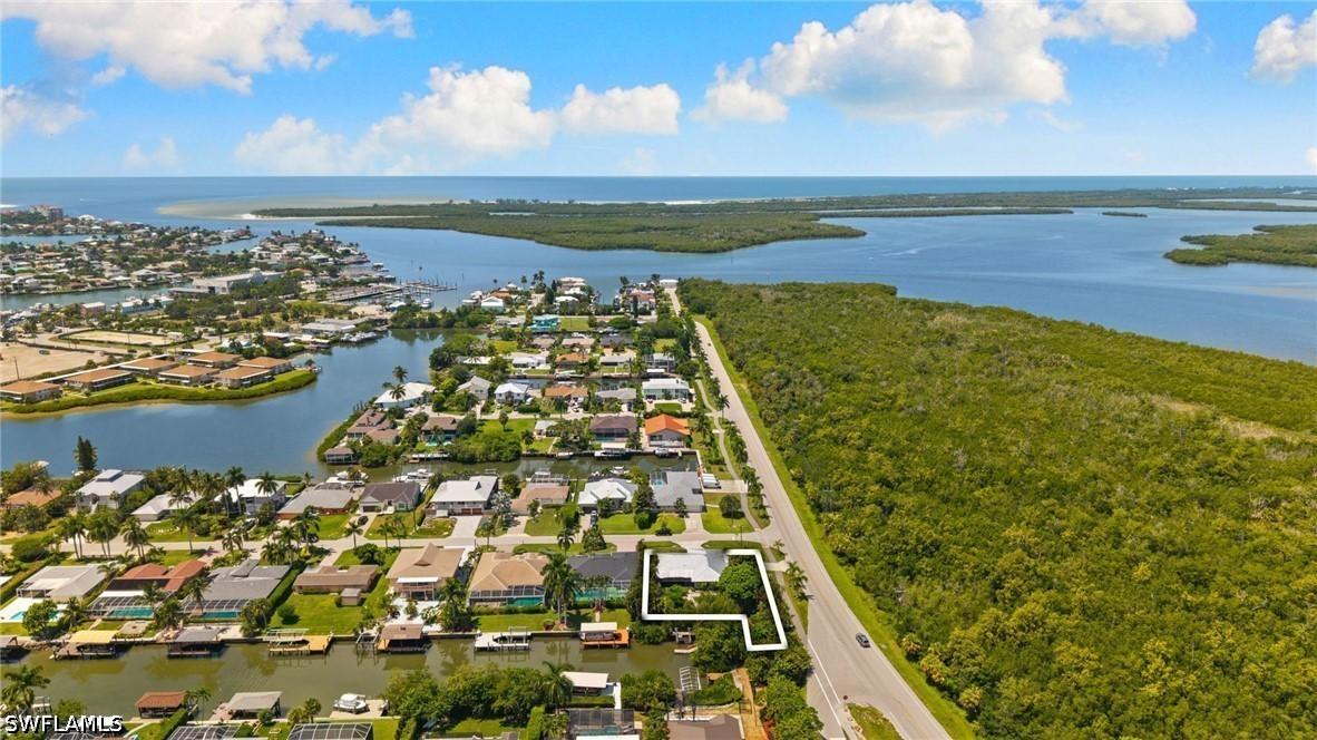 401 Panay Ave., Naples, FL 34113