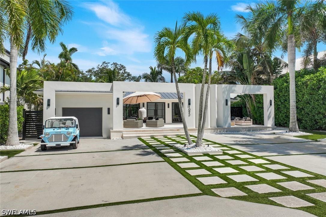 1095 Sandpiper St., Naples, FL 34102