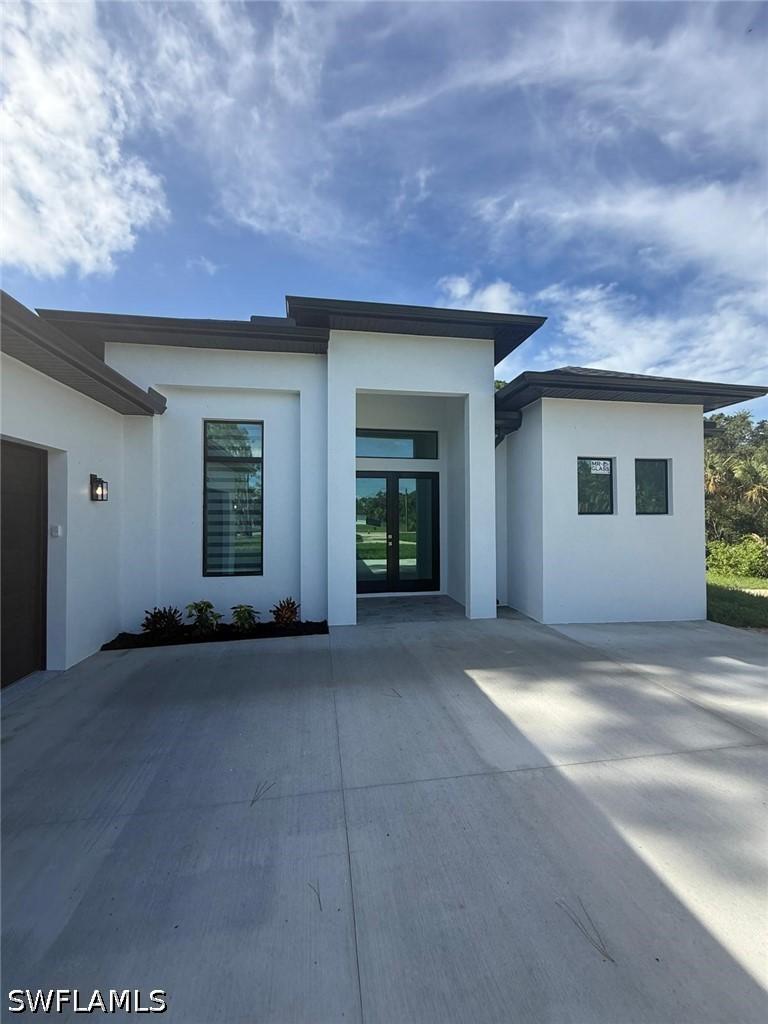 3208 16th Ave., Naples, FL 34117