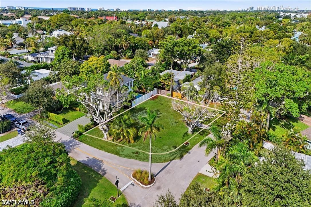 1165 8th Ter., Naples, FL 34102