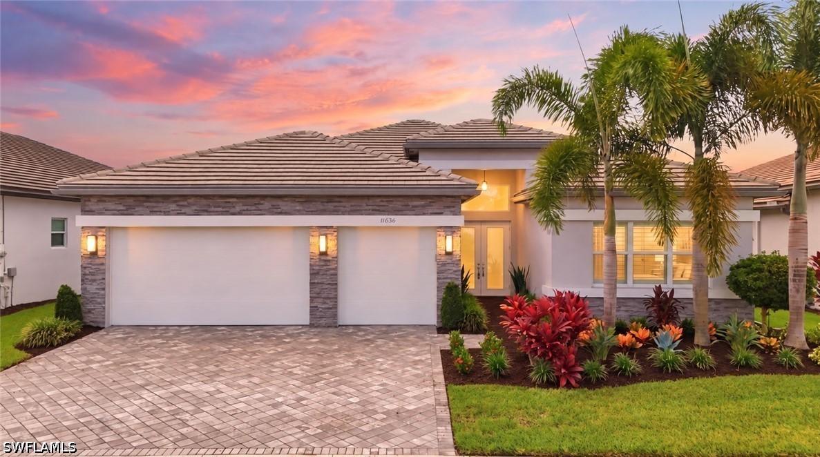 11636 Periwinkle Dr., Naples, FL 34120