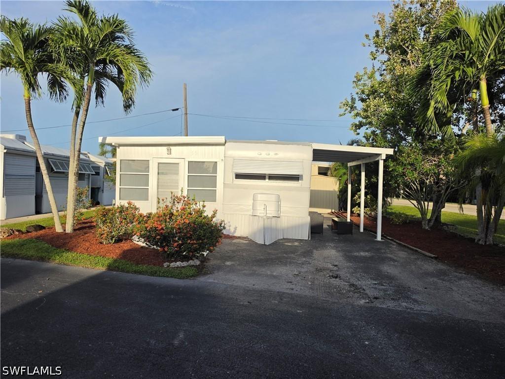 50 Temple Ln., Naples, FL 34114