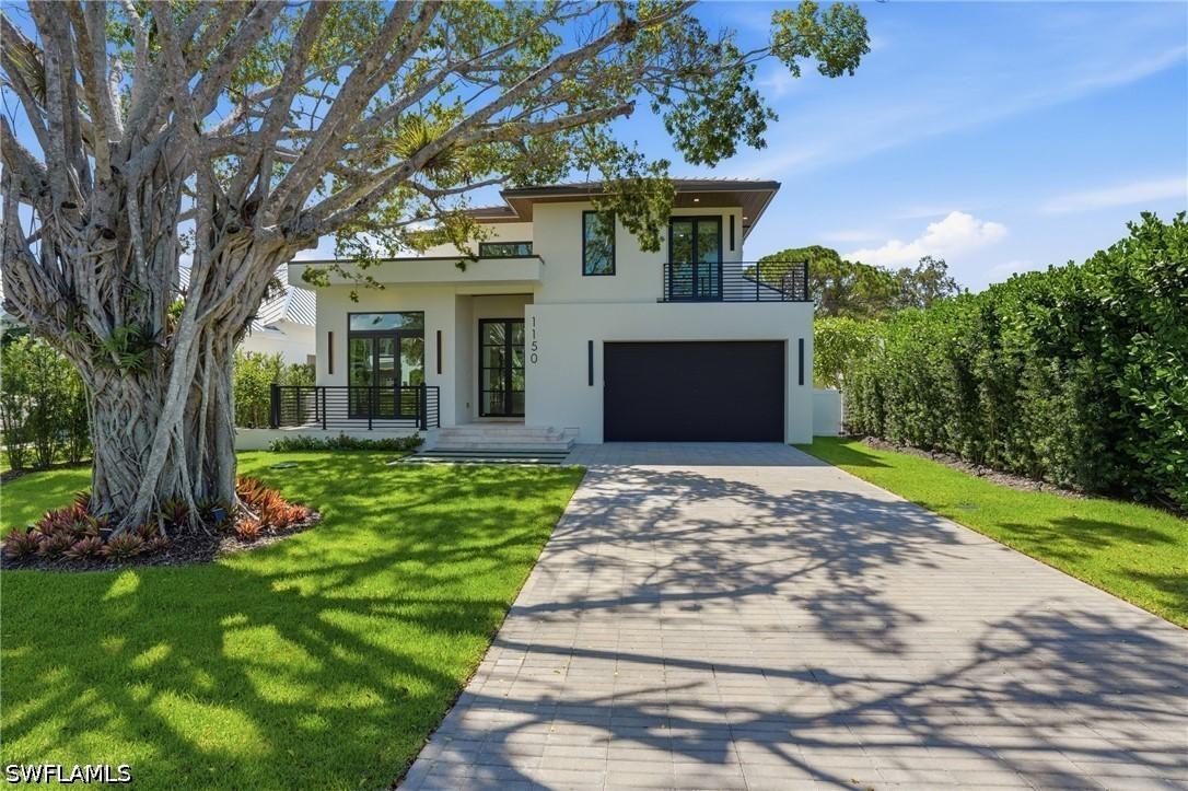 1150 8th Ter., Naples, FL 34102