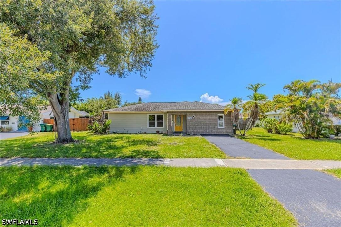 3423 Corana Way, Naples, FL 34105