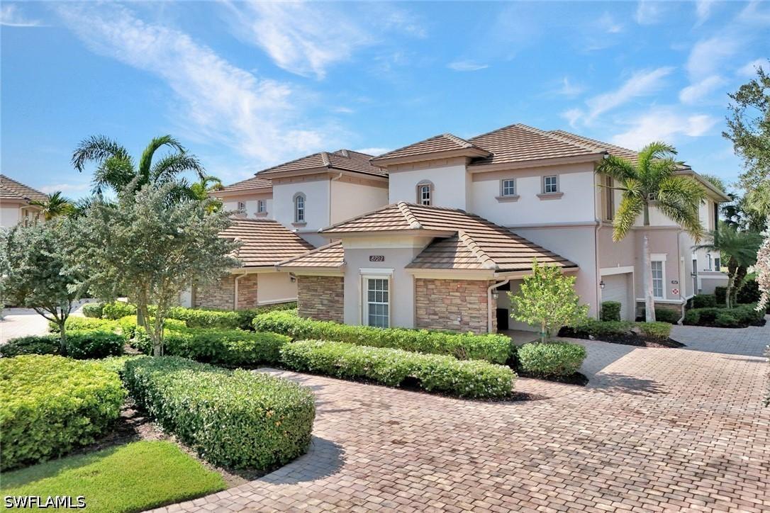 8723 Coastline Ct. #202, Naples, FL 34120