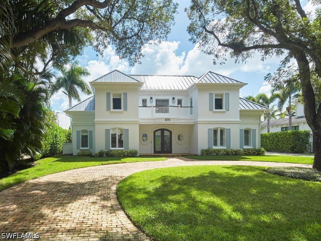 570 2nd Ave., Naples, FL 34102