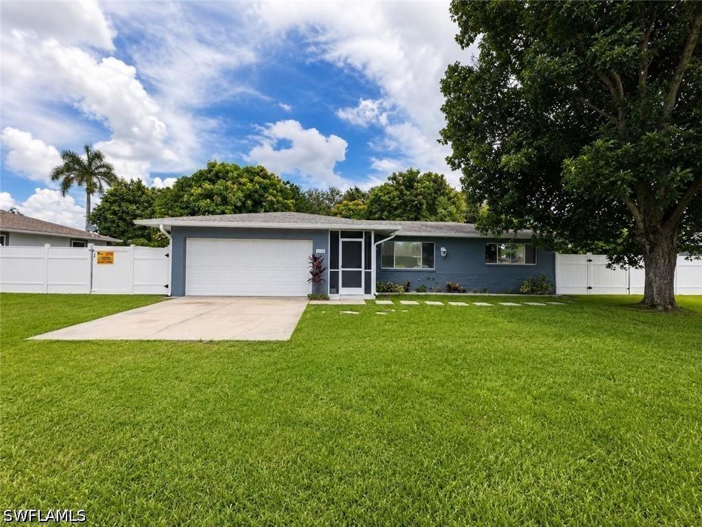 2124 41st Ter., Naples, FL 34116
