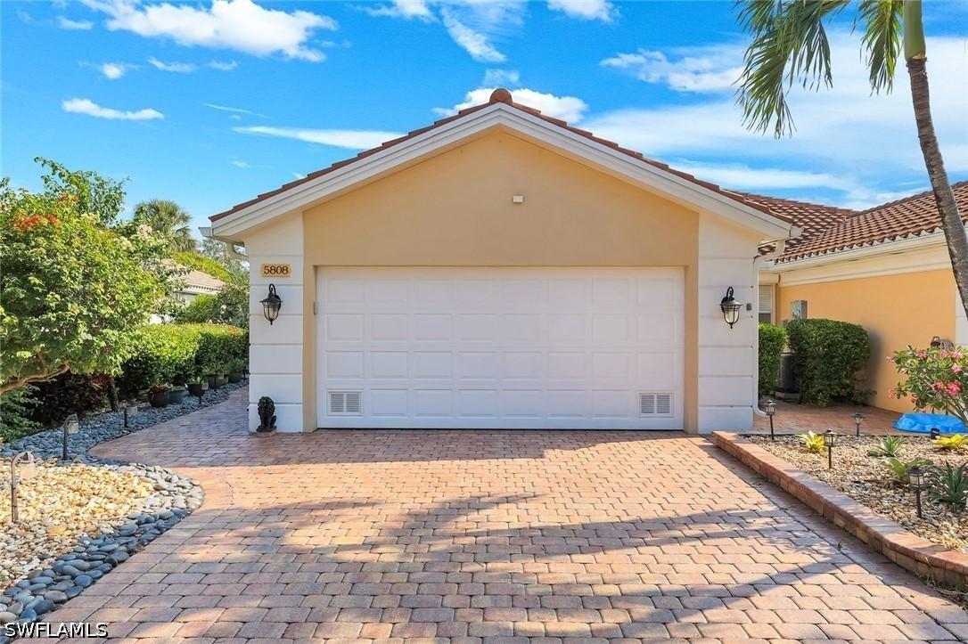 5808 Drummond Way, Naples, FL 34119