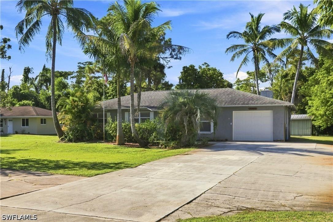 5290 Cypress Ln., Naples, FL 34113