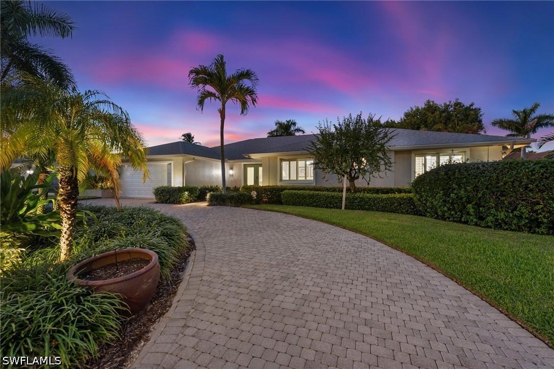 675 Harbour Dr., Naples, FL 34103