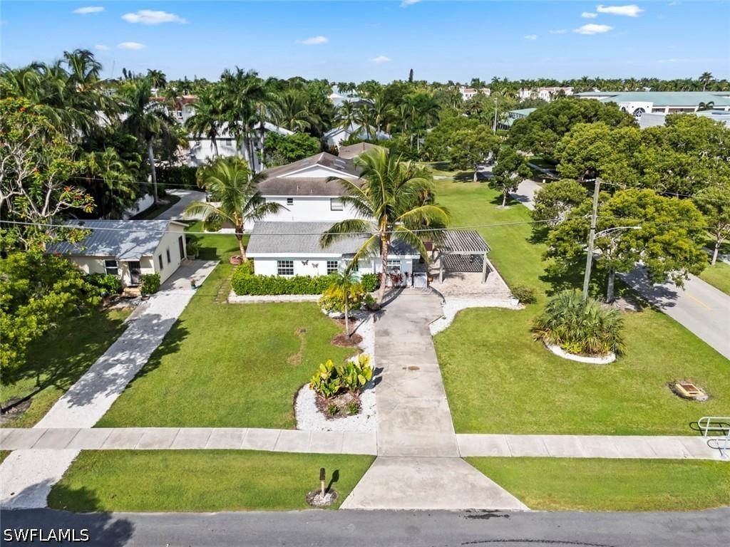 560 9th Ave., Naples, FL 34102