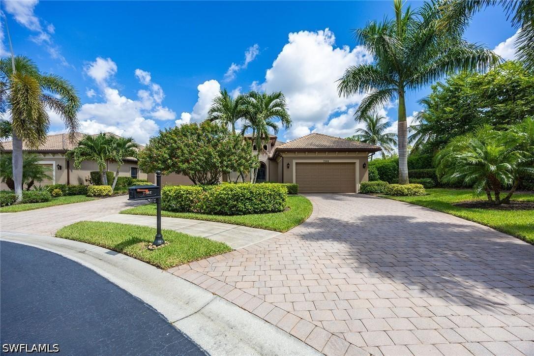 7598 Moorgate Point Way, Naples, FL 34113