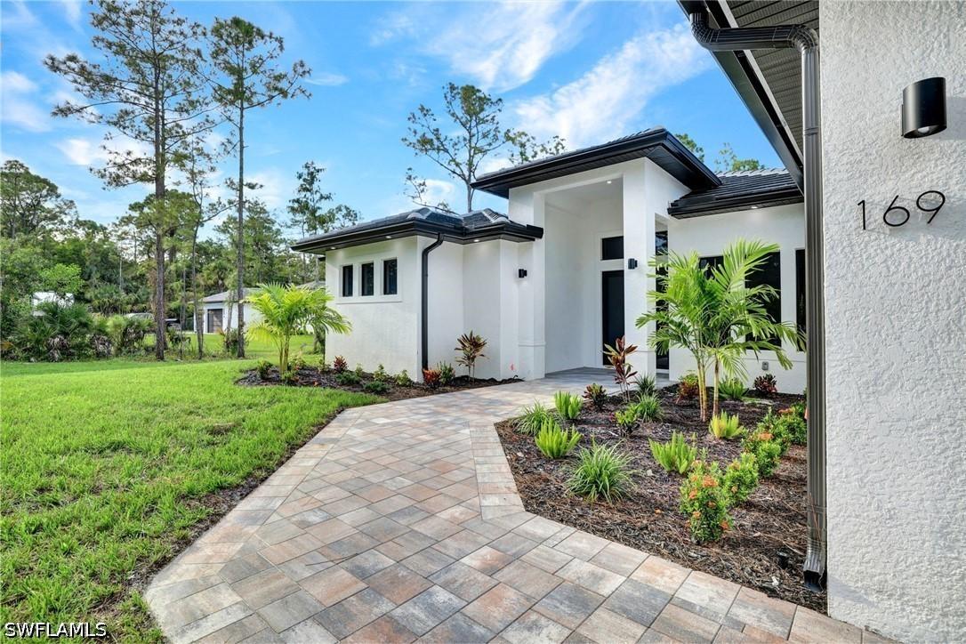 169 18th Ave., Naples, FL 34120