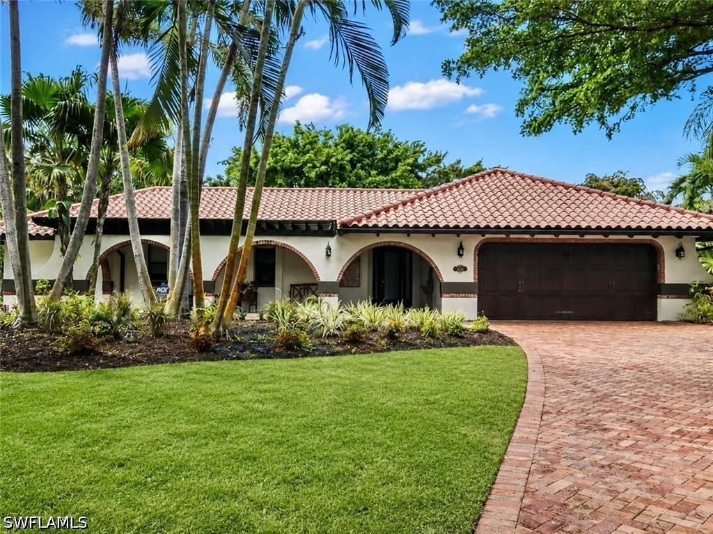 2429 Kings Lake Blvd., Naples, FL 34112