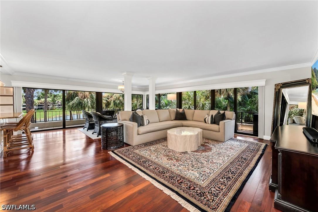 105 Clubhouse Ln. #389, Naples, FL 34105