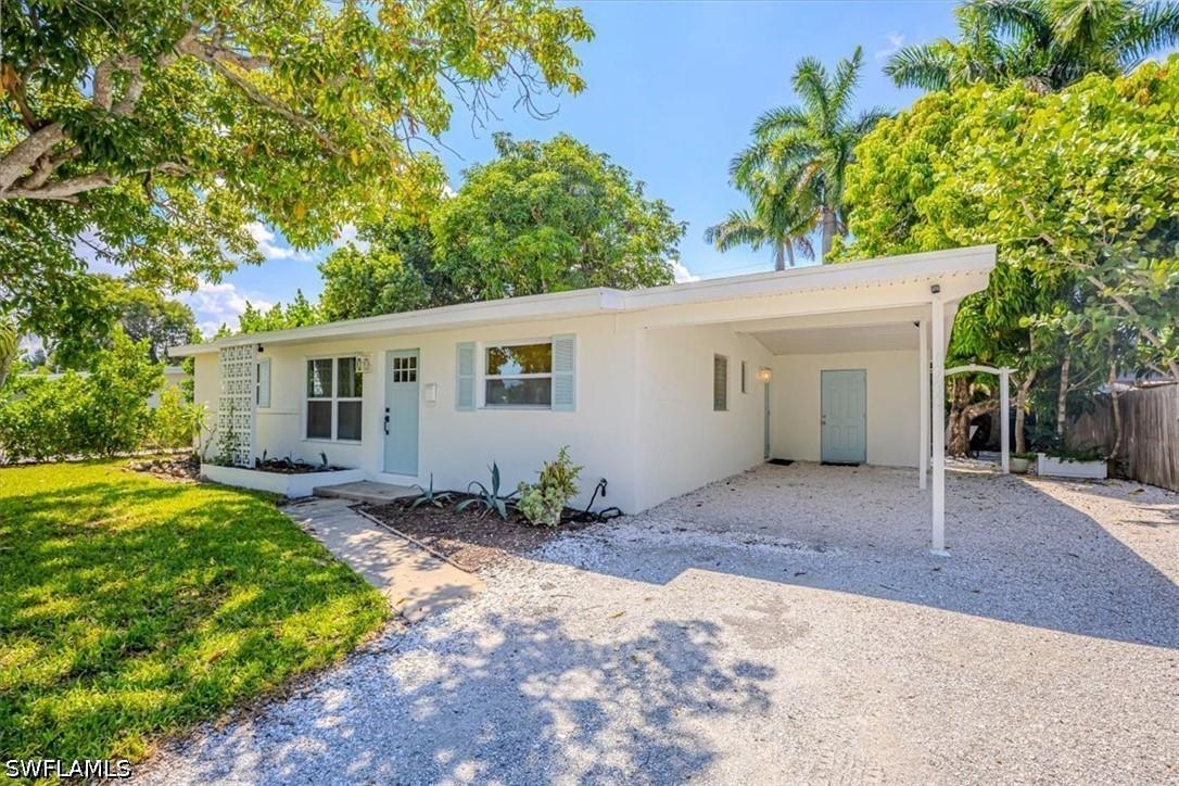 1960 Estey Ave., Naples, FL 34104