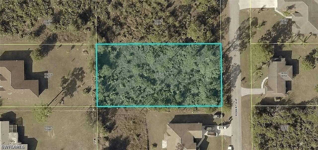 1015 Robert Ave., Lehigh Acres, FL 33936