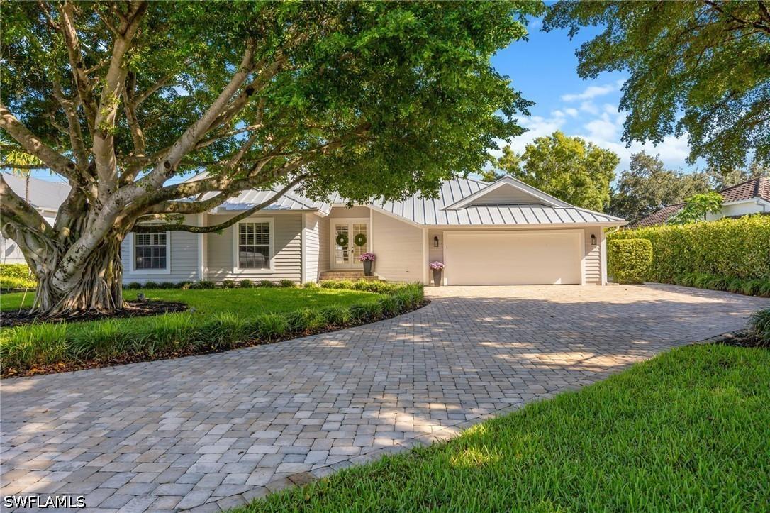 8137 Ronda Ct., Naples, FL 34109
