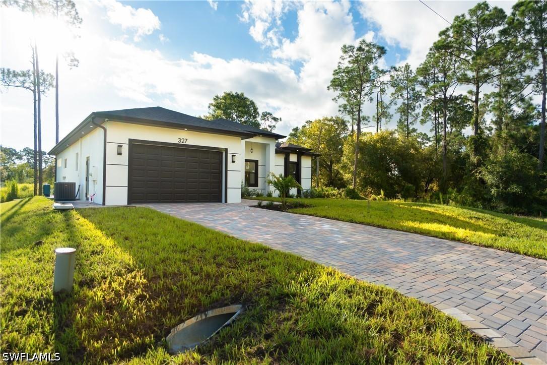 327 Lownde Ave., Lehigh Acres, FL 33974
