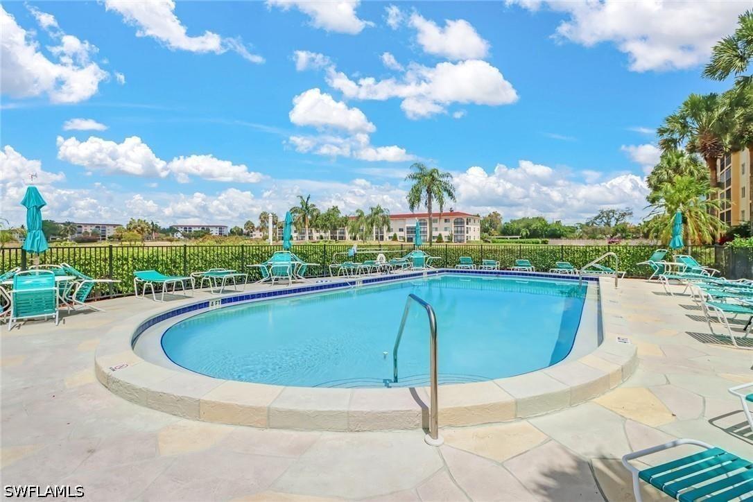 5 High Point Cir. #211, Naples, FL 34103