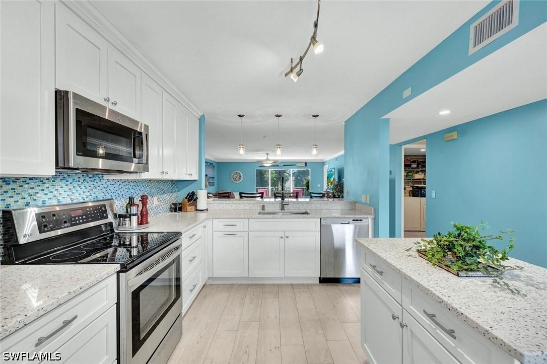 3072 Sandpiper Bay Cir. #M204, Naples, FL 34112
