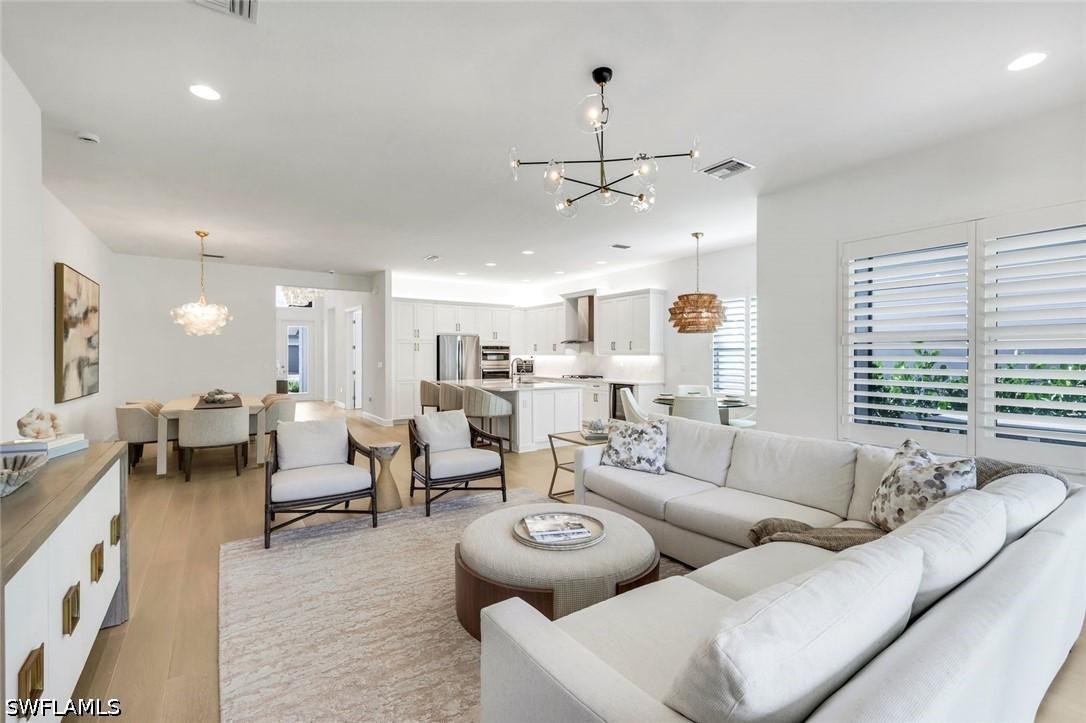 12255 Bonnet Dr., Naples, FL 34120