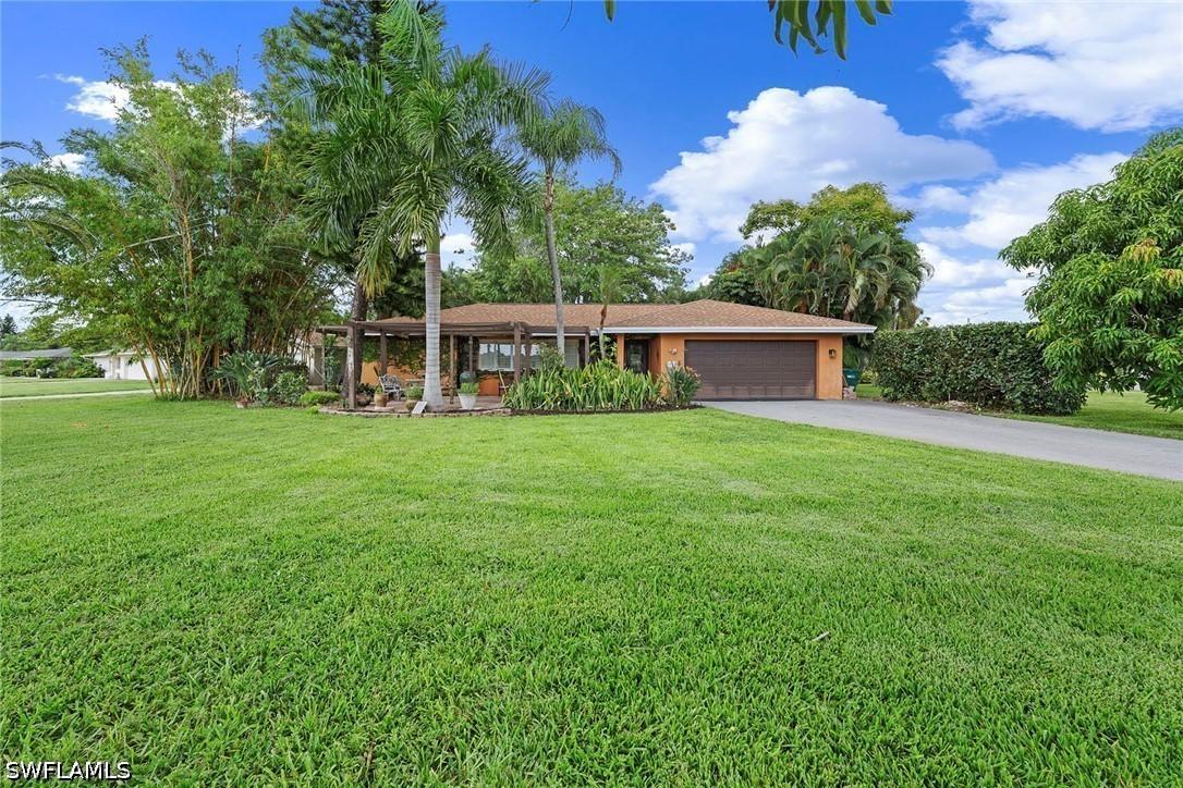 511 Eastwood Dr., Naples, FL 34110