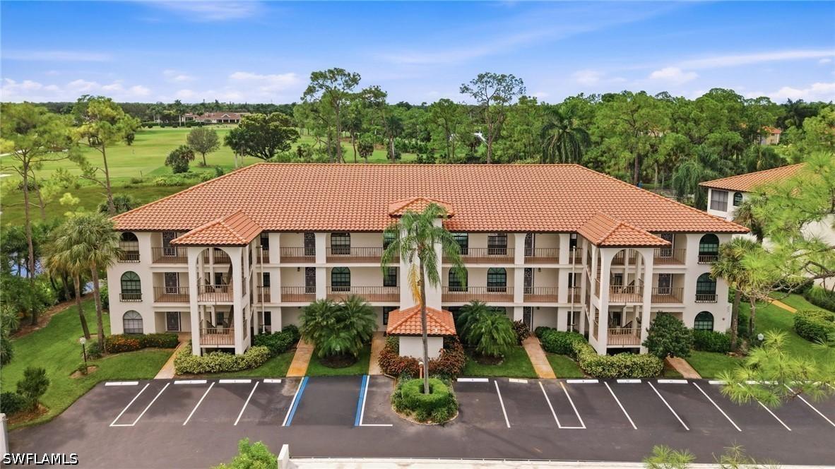 269 Deerwood Cir. #14, Naples, FL 34113