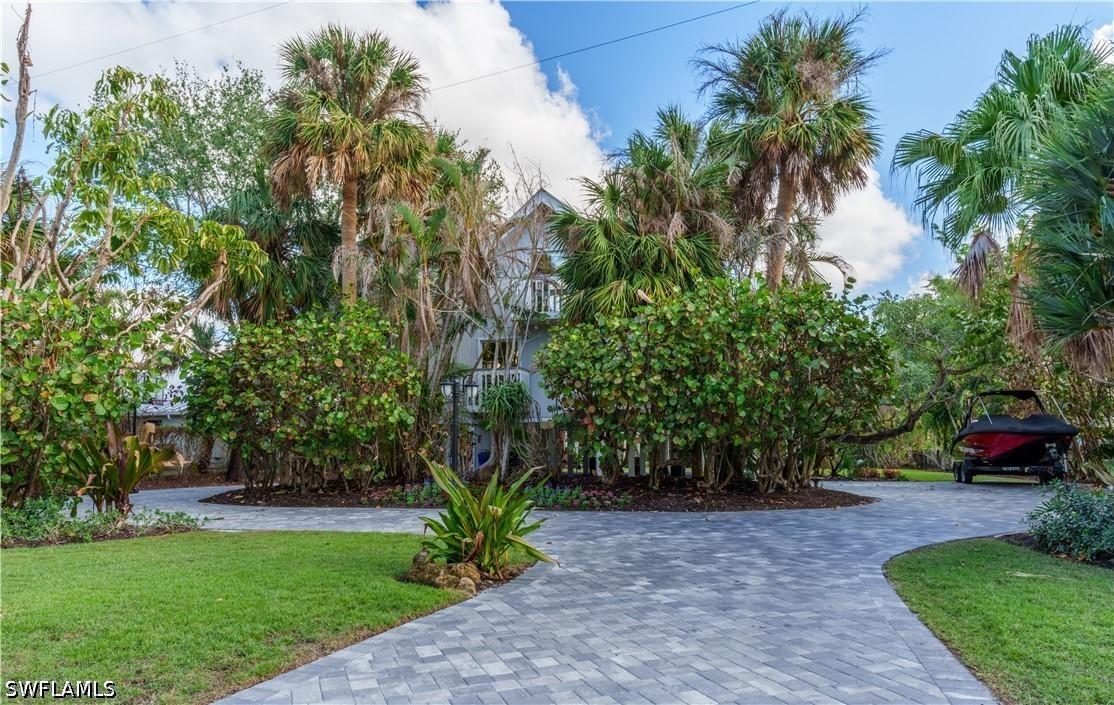 5058 Seahorse Ave., Naples, FL 34103