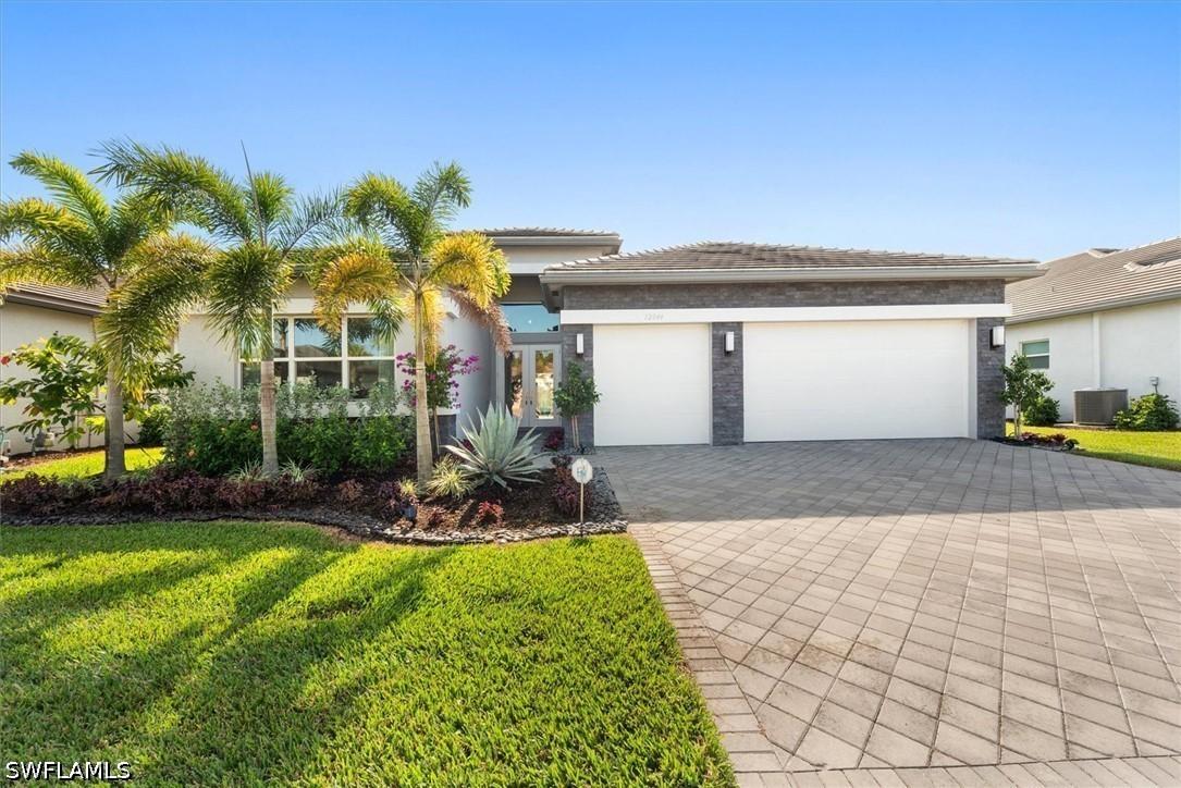 12044 Oleander Ave., Naples, FL 34120
