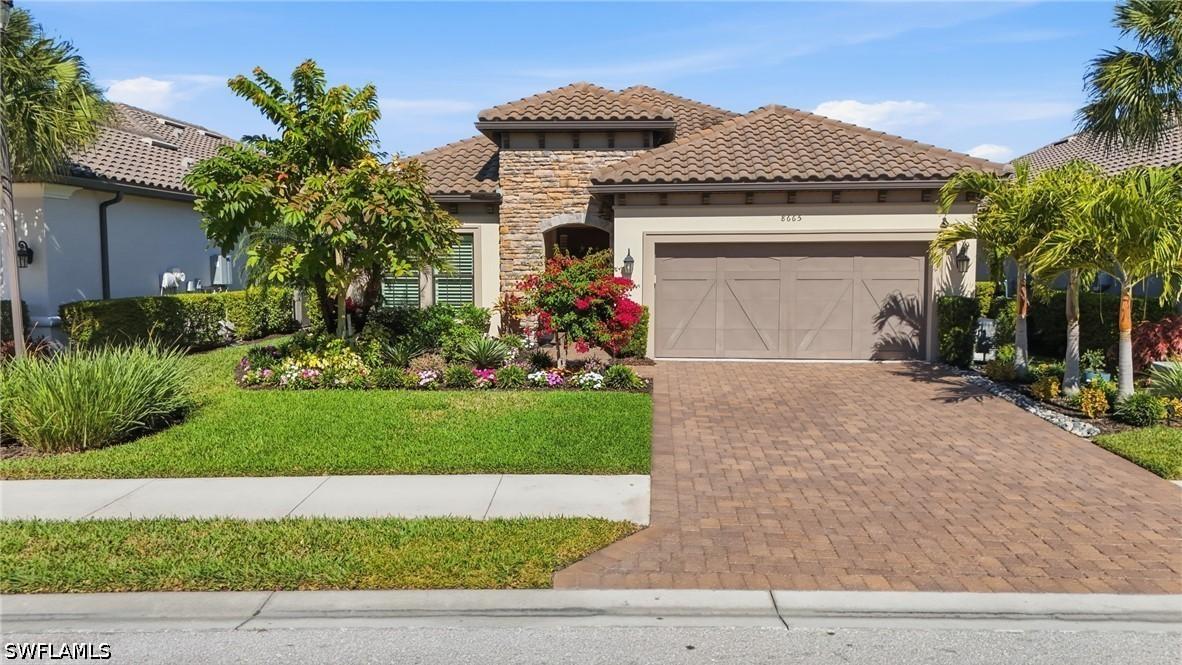8665 Dilillo Ct., Naples, FL 34119