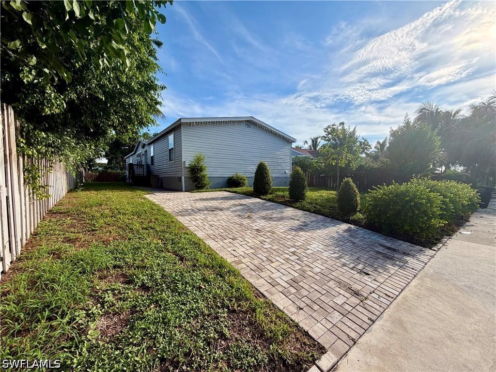 755 Ridgewood Dr., West Palm Beach, FL 33405
