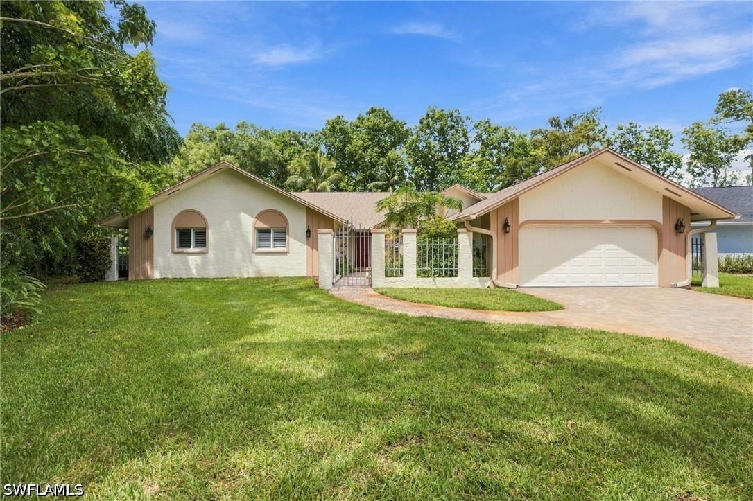 3066 Round Table Ln., Naples, FL 34112