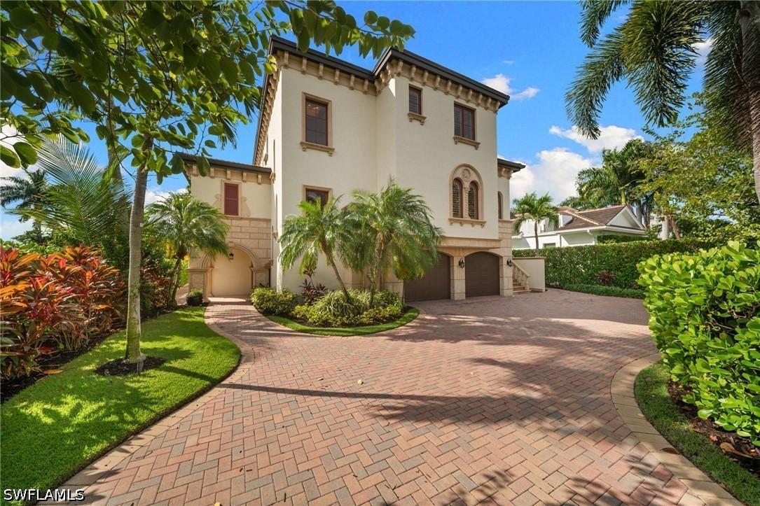 1560 Osprey Ave., Naples, FL 34102