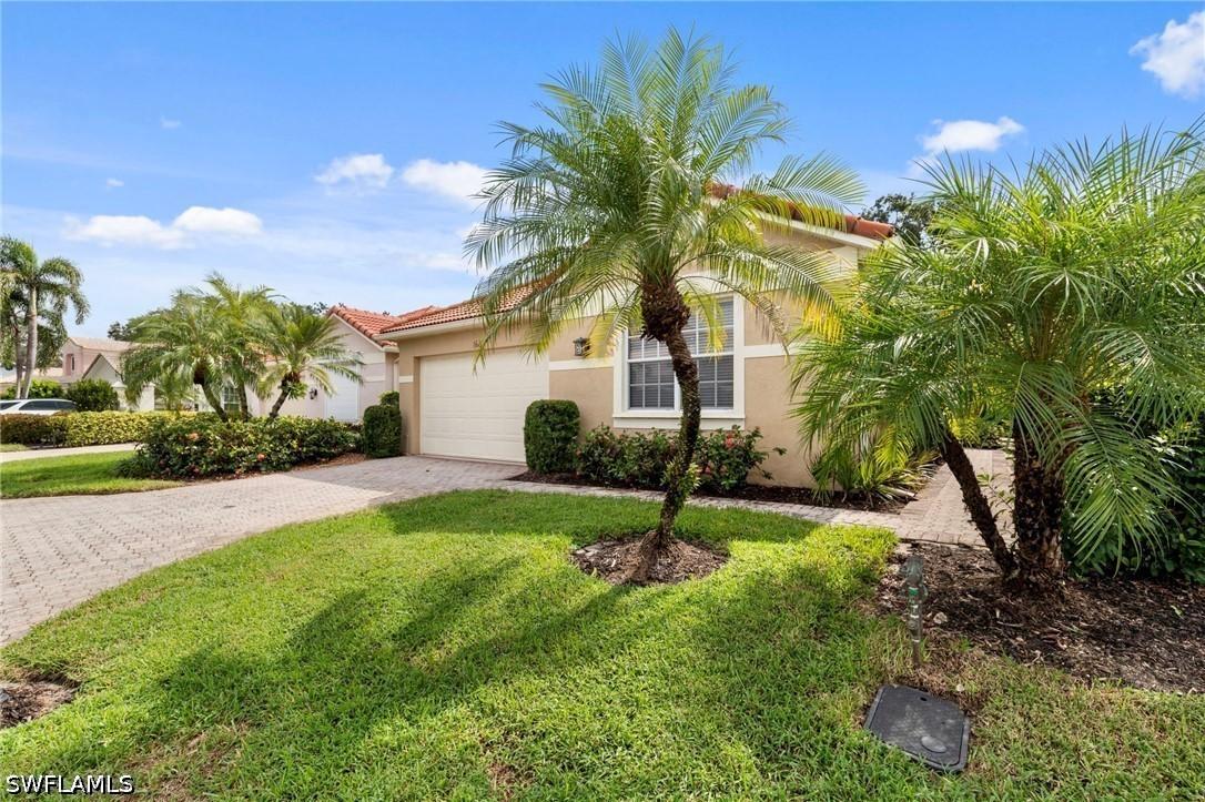 168 Livermore Ln., Naples, FL