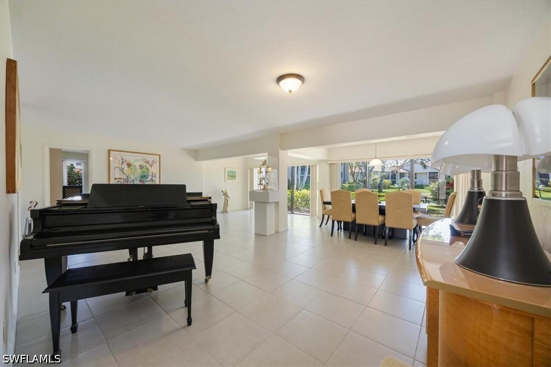 576 Retreat Dr. #101, Naples, FL 34110