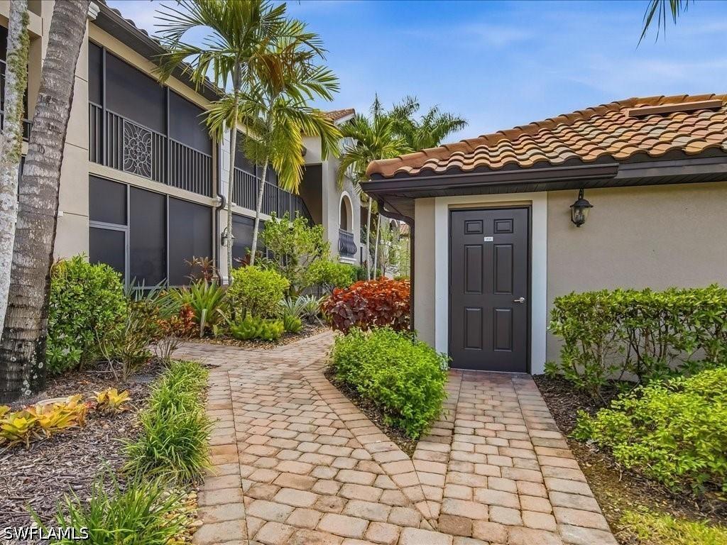 9840 Venezia Cir. #815, Naples, FL 34113