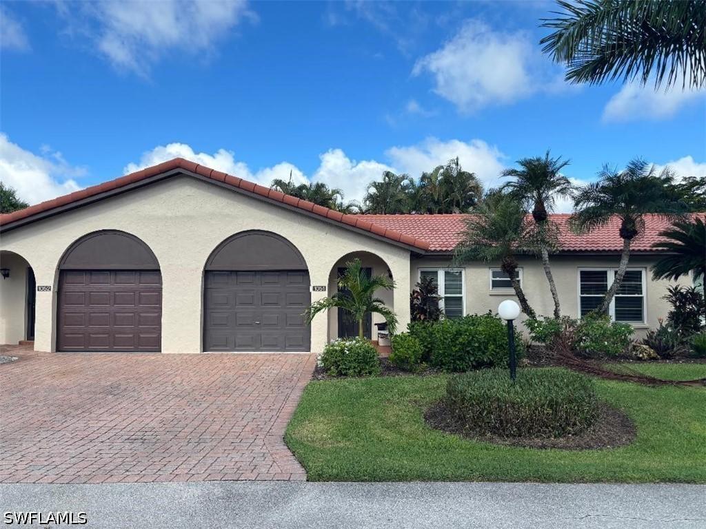 1051 Forest Lakes Dr. #21B, Naples, FL 34105