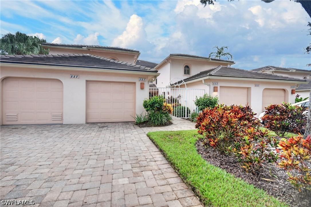 528 Lake Louise Cir. #301, Naples, FL 34110