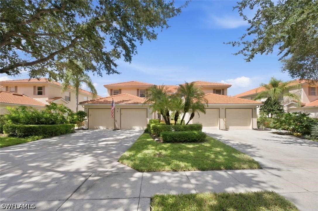 250 Robin Hood Cir. #201, Naples, FL 34104