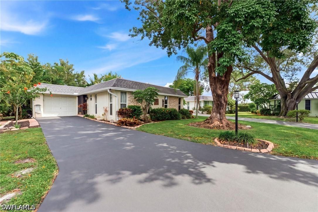 220 Lanchester Ct. #32, Naples, FL 34112