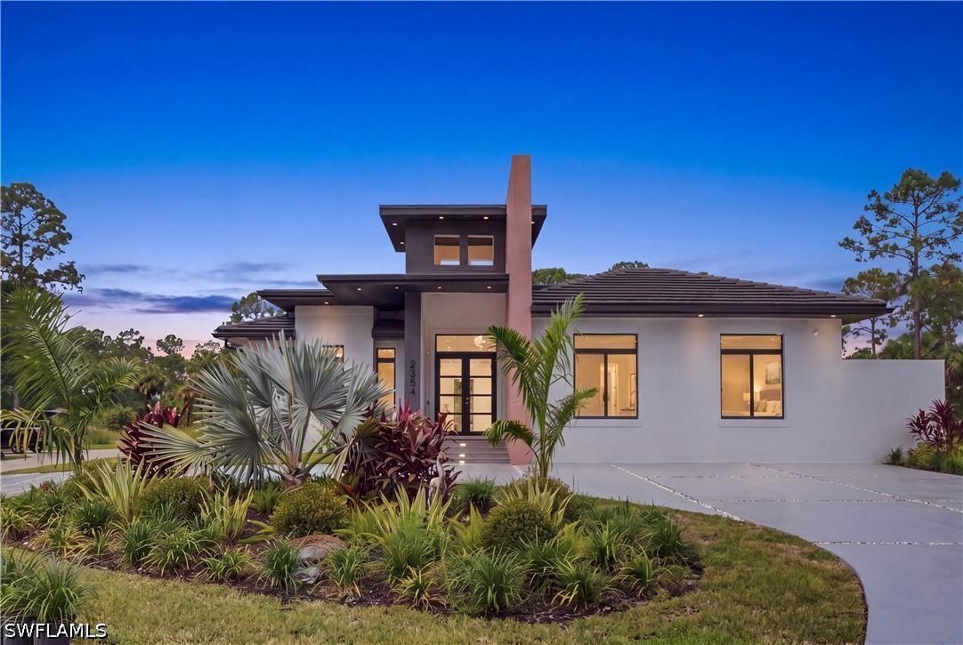 2354 8th Ave., Naples, FL 34120